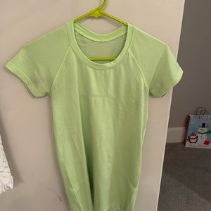 Green lululemon swiftly tech top!